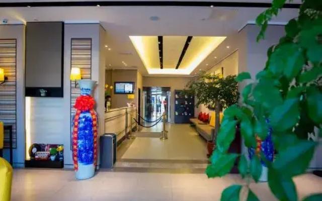 Home Inn Collection (Yantai Guanhai Road Vientiane Hui Yantai University Branch)