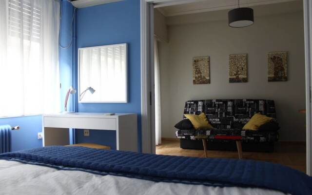 Апартаменты Cheery Apartment in the Center of Athens комната для гостей