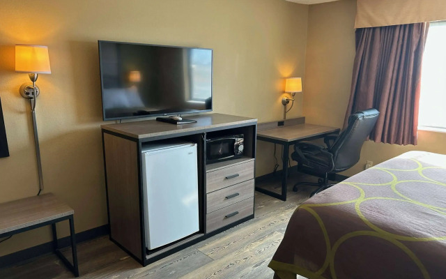 Super 8 by Wyndham Perry IA