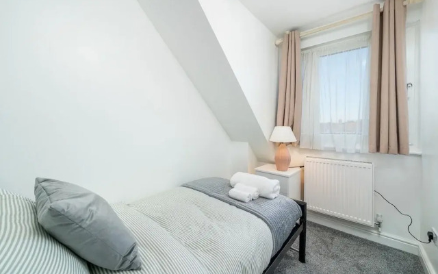 5 Bed House - Sleeps 11 - Garden