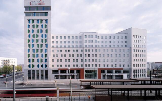 Отель Vienna House Andel´s Berlin вид на фасад