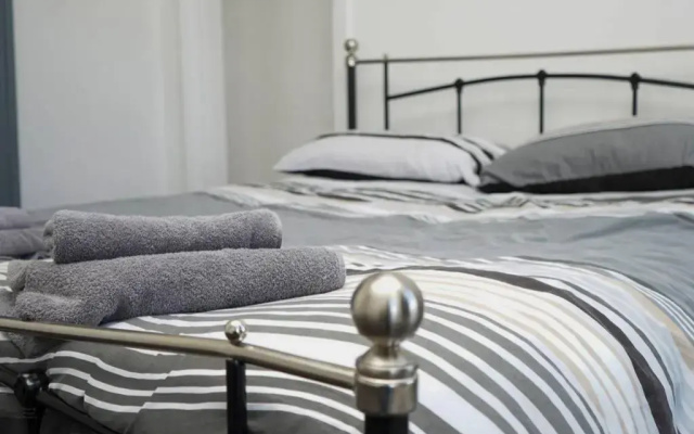 Hullidays - University Side Lg 4 bed House