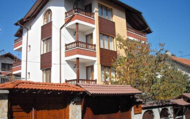 Отель Boyadjiyski Guest House Банско вид на фасад