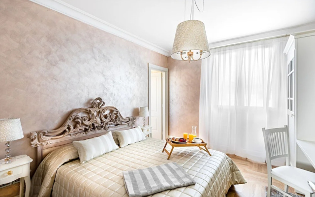 Luxury Lake Front Catullo A2 by Wonderful Italy