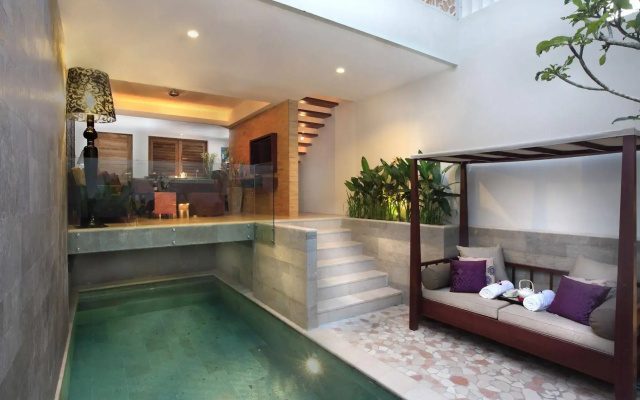 Villa Kayu Raja