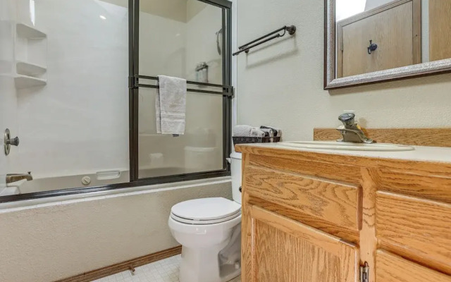 Private Hot Tub & Sharc Passes! Sunriver Home