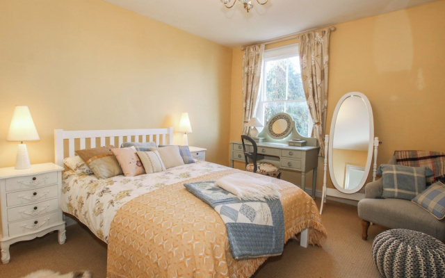 10 Upper Linney
