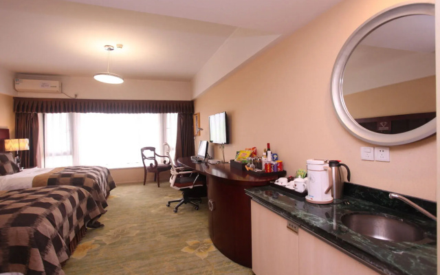 Chengdu Longhu Haibin Hotel