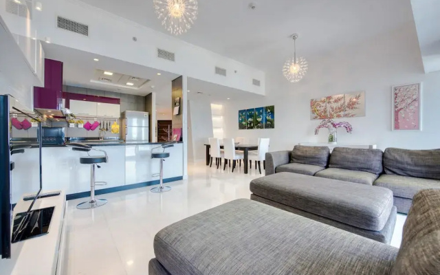 Cayan Tower by Raine & Horne Holiday Homes