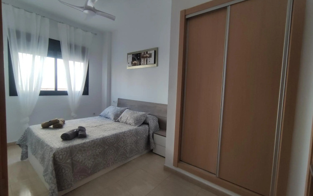 Apartamento con patio, piscina y parking privado