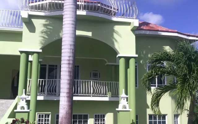 Las Fuentes Garden View