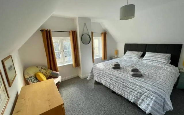 The Knots-Spacious 3 bedroom apartment in Bridport
