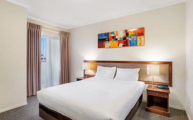 MainStay Suites Kew