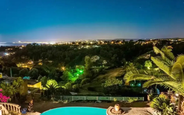 Studio in Cagnes-sur-mer, With Wonderful sea View, Pool Access, Enclos