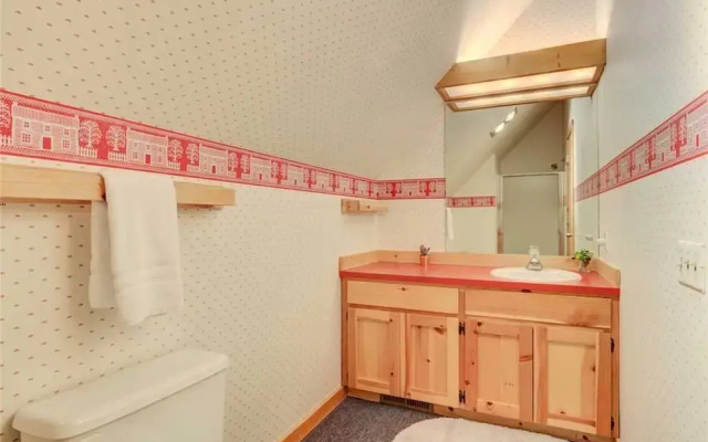 2 Circle 4 Cabin