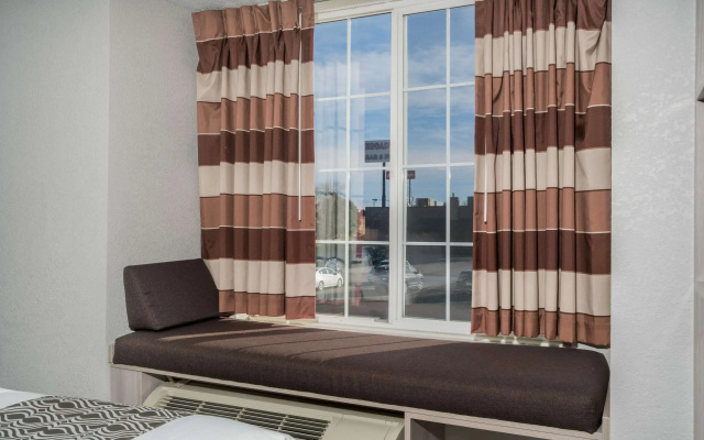 Microtel Inn & Suites by Wyndham Rochester North Mayo Clinic