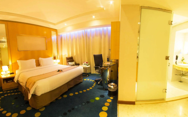 Отель Sunday Hotel Kingdom Towers Formerly Warwick Al Dabab
