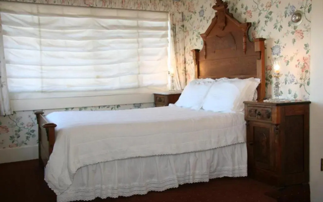 Martine Inn