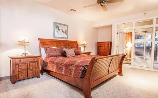 Ski Ge Loft 3 Bedroom Condo by RedAwning