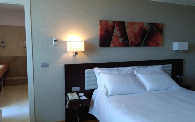 Breaking Business Hotel