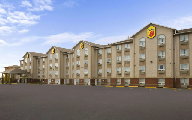 Super 8 by Wyndham Fort Nelson BC
