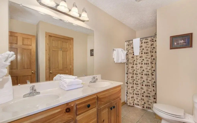 Eagles Point Lodge by Jackson Mountain Rentals