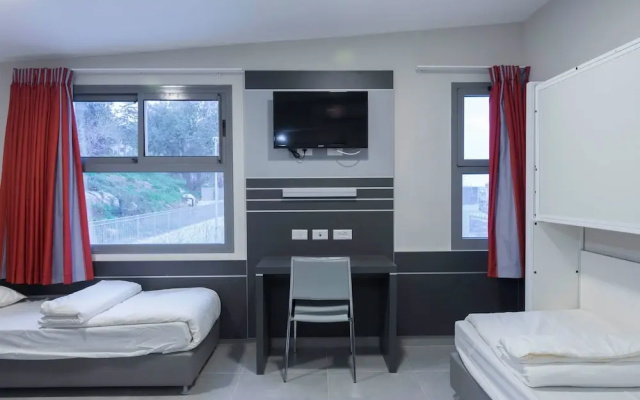 HI  Haifa Hostel