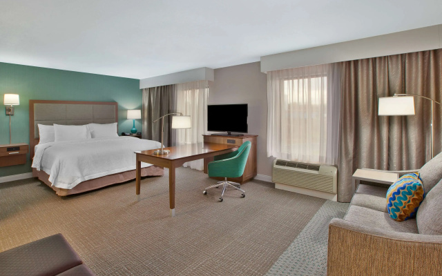 Hampton Inn & Suites Alliance