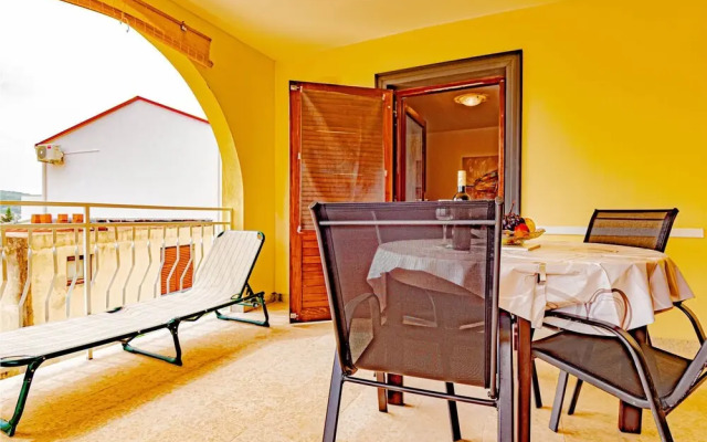 Nice Apartment in Rogoznica With Wifi and 1 Bedrooms