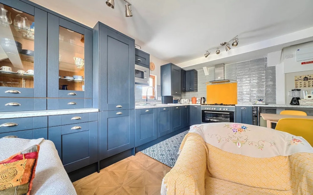 Newly Refurbished 2nd Floor Apartment Lil Nauti