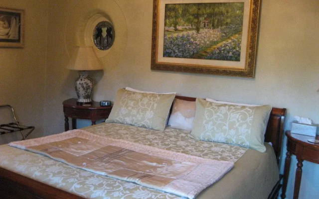 THE Doulton Luxury B&B