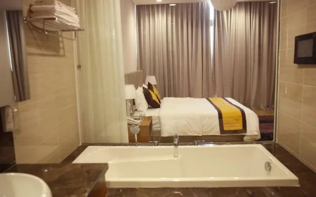 Dolphin Plaza Apartment