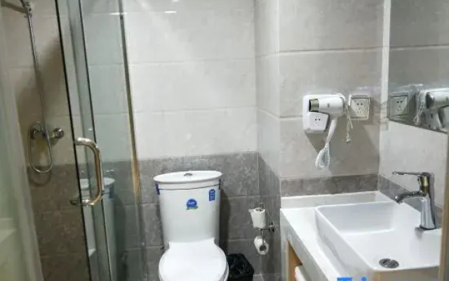 Super 8 Hotel (Linyi Wuyue Plaza, Dongxing Road, Airport)