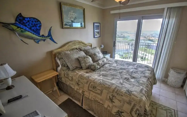 Aquarius 907 Minium 2 Bedroom Condo by RedAwning