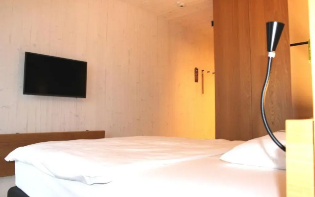 2nd Home Hotel