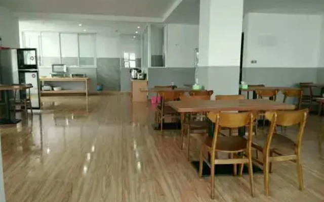 Cangdu Business Hotel