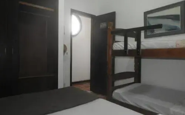 Rio Surf House Hostel e Pousada