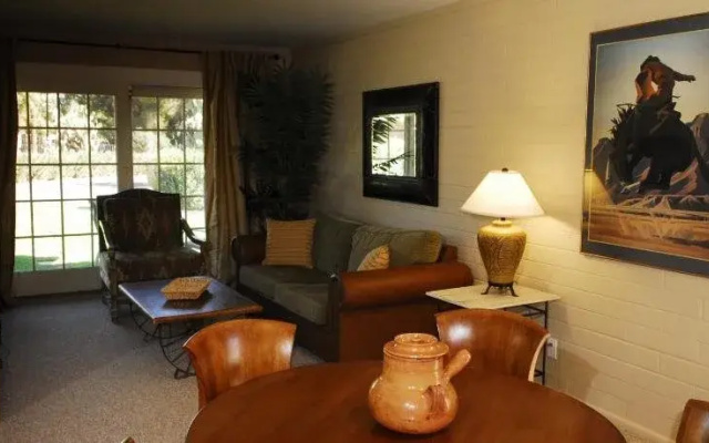 SmokeTree Resort and Bungalows
