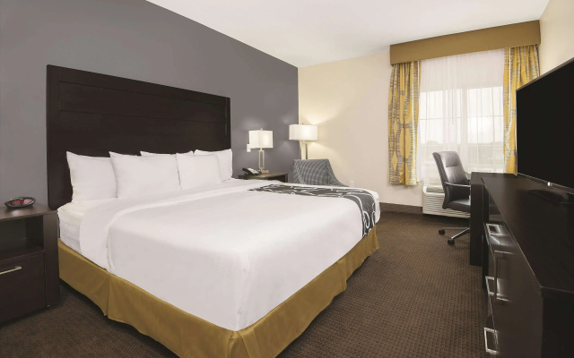 La Quinta Inn & Suites by Wyndham Karnes City - Kenedy