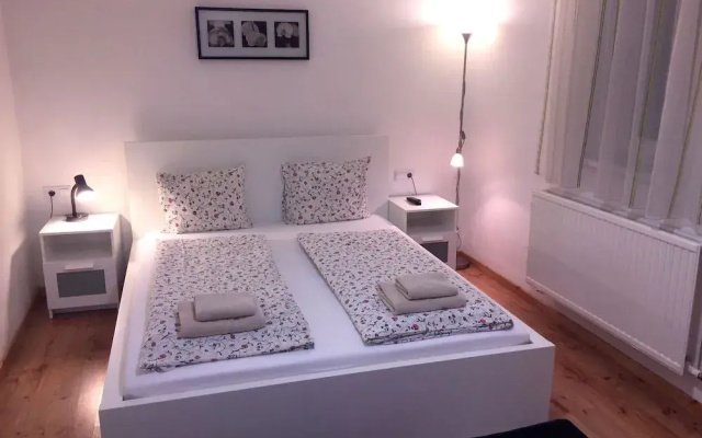 Toldi Apartments