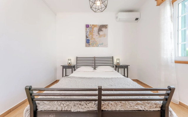 Spacious, Garden, and Private Parking