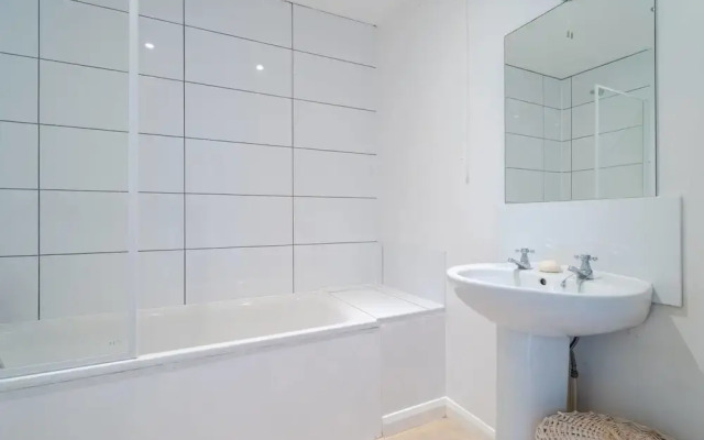 Beautifully Designed 1 Bedroom Apartment