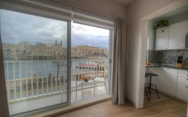 First floor studio apartment seconds from Balluta Bay IPAP1-1