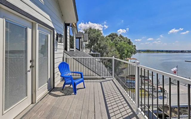 Lavish Lake House, Near Vineyards + Marinas!