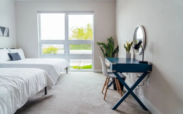 Bright Stylish 2BR Apt in Oak Brook