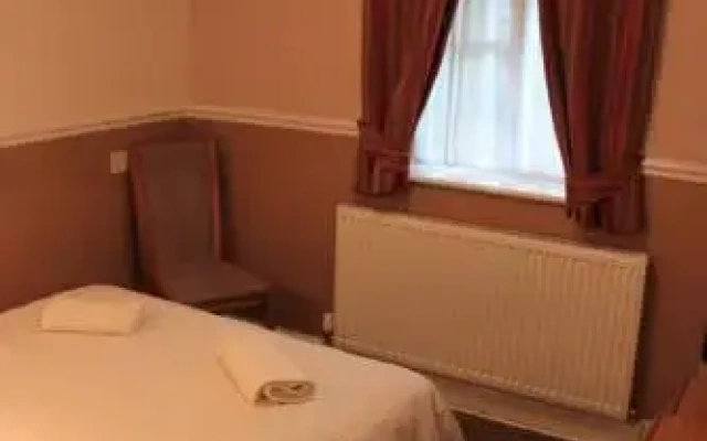 Pines Hotel Luton Airport