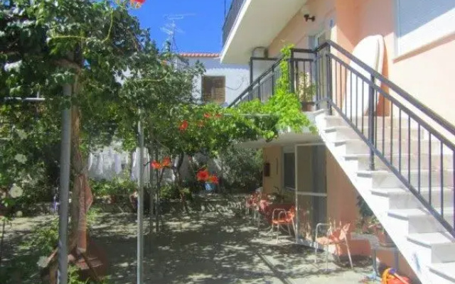 Ianos Apartments