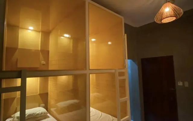Fomo hostel palawan