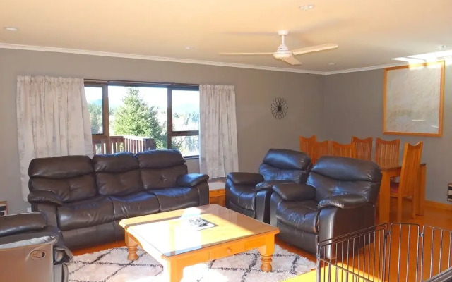 97 Chalet Cres