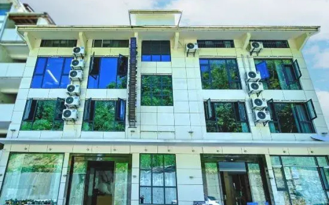 Shennongjia Mountain and City Hotel